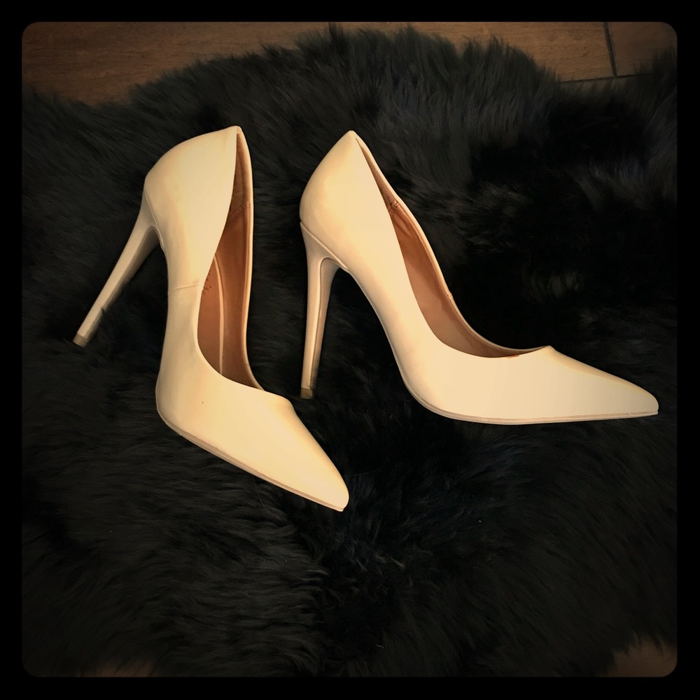 Candies Patent Faux Leather Pointed Pumps Tan Nude
